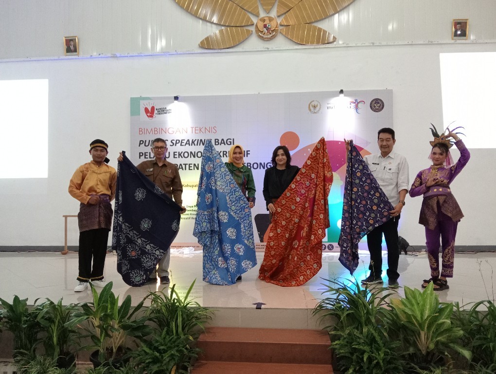 Puluhan Pelaku Ekonomi Kreatif Di Rejang Lebong Dibekali Bimtek Public Speaking Dari Anggota DPR RI 